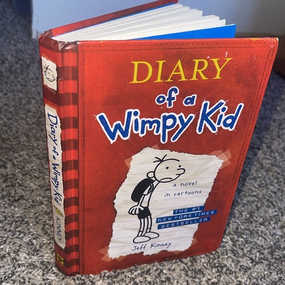 Kids book Diary of a wimpy kid by Jeff Kinney a novel in cartoons best seller - Picture 1 of 14